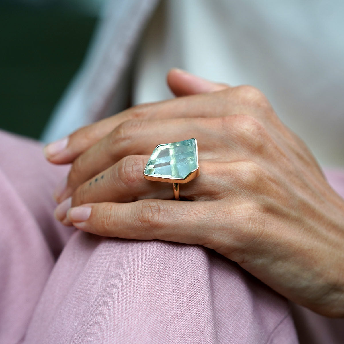 AQUAMARINE RING (16k solid gold)