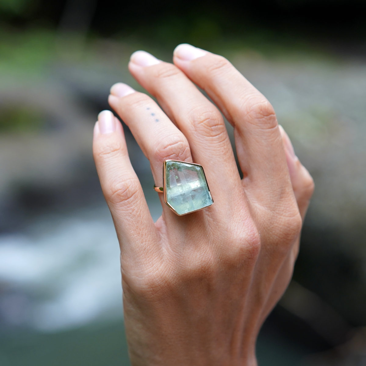 AQUAMARINE RING (16k solid gold)